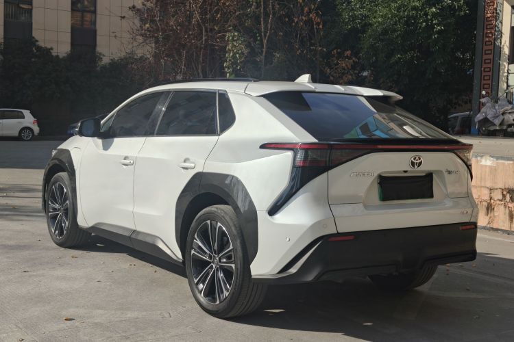 Toyota bZ4X 2022 immagine di auto #9