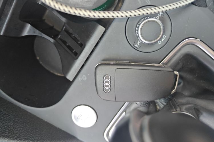 Q2L e-tron 2020 car image #9