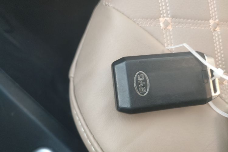 BYD e1 2019 car image #9