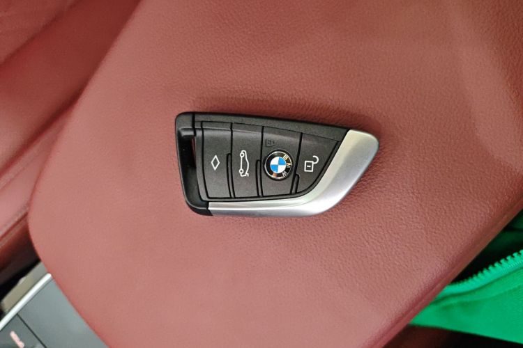 BMW iX3 2024 car image #9