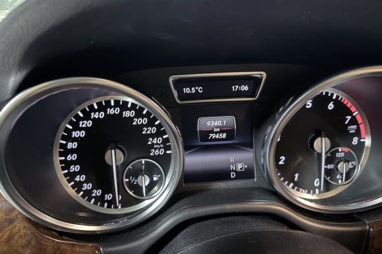 Mercedes-Benz M Class 2015 car image #9