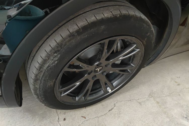 Tesla Model Y 2023 car image #9