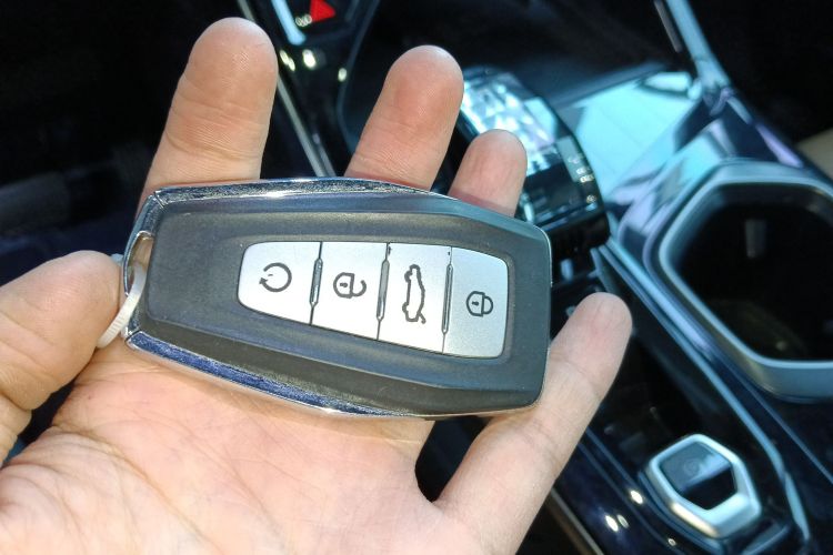 GEELY Boyue L 2022 car image #9