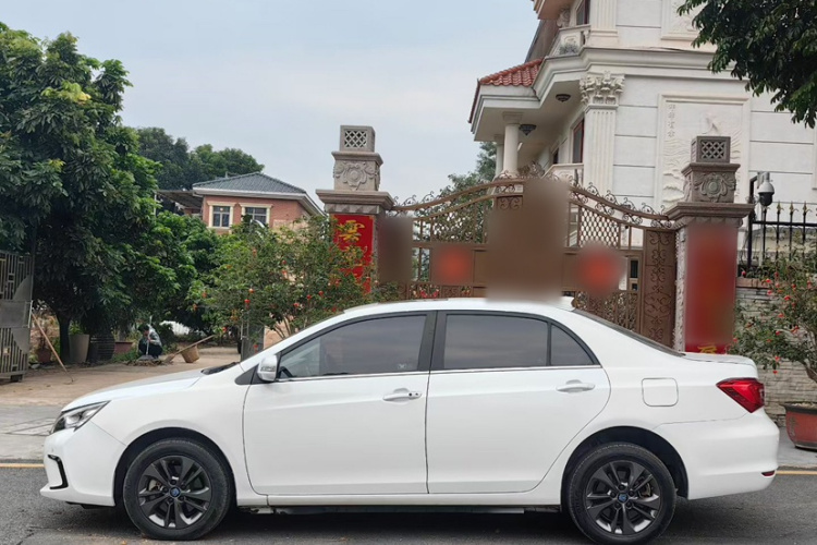 BYD Qin New Energy 2018 car image #9