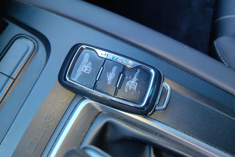 X70M 2022 car image #9