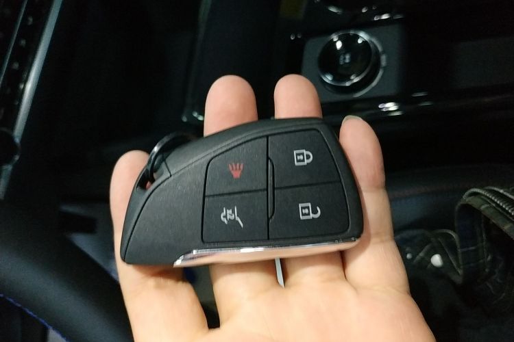 Chevrolet Equinox Plus 2025 car image #9