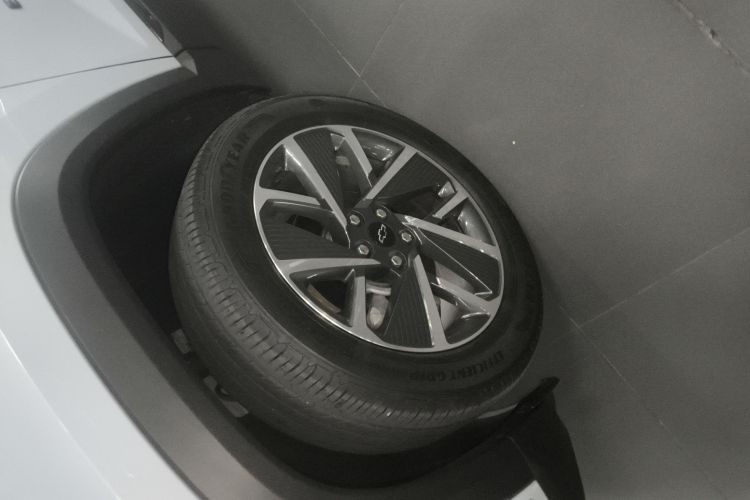 Chevrolet Equinox Plus 2025 car image #9