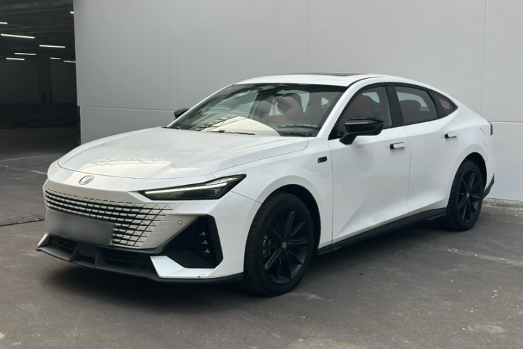 Changan UNI-V iDD 2023 car image #9