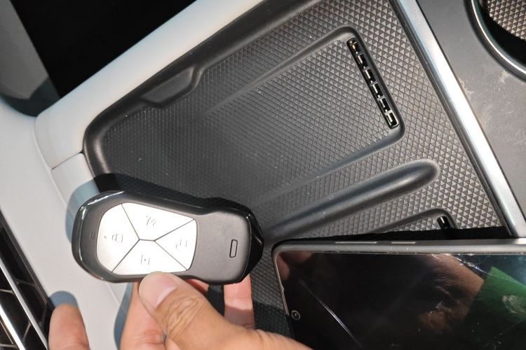 Xpeng G6 2023 immagine di auto #9