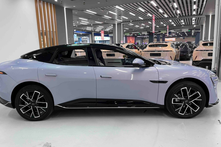 阿维塔 阿维塔06 2025 汽车图片 #9