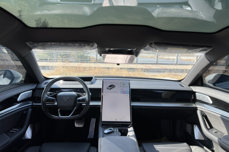 哪吒汽车 哪吒S猎装 2025 汽车图片 #9