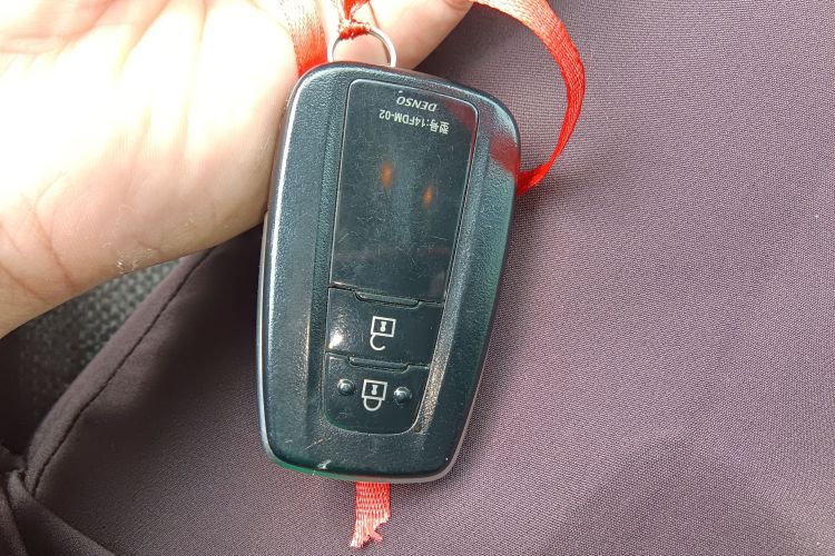 Toyota RAV4 2020 car image #9