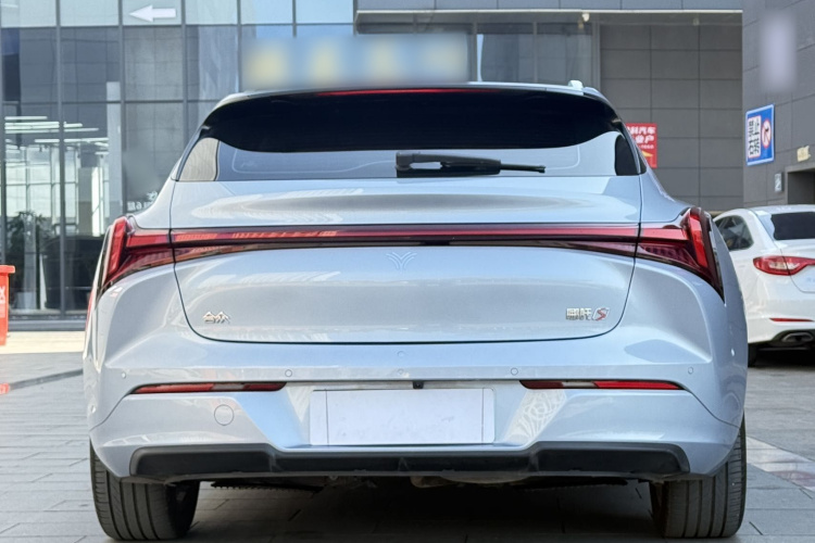 哪吒汽车 哪吒S猎装 2025 汽车图片 #9