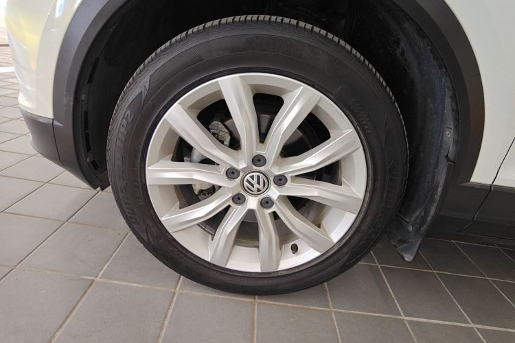 Volkswagen T-Roc 2020 car image #9