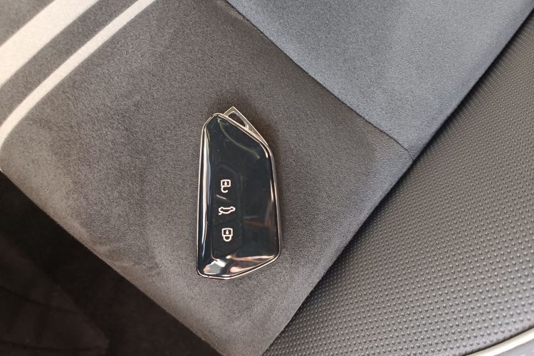 Volkswagen Golf 2021 car image #9