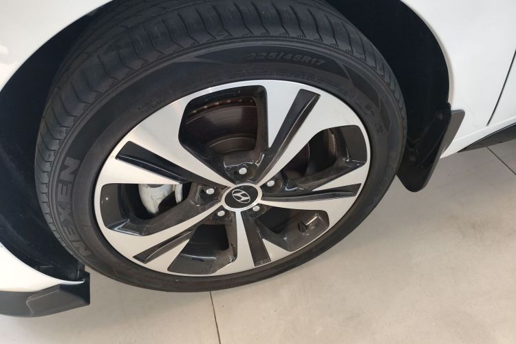 Hyundai Lafesta 2021 car image #9