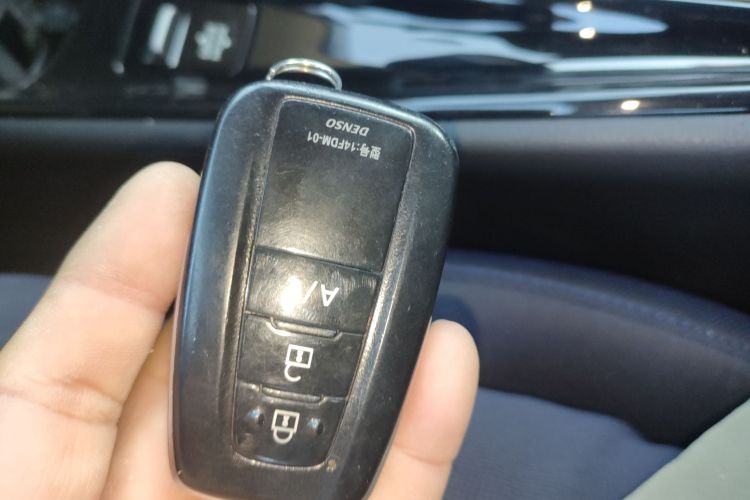 Toyota C-HR EV 2021 immagine di auto #9