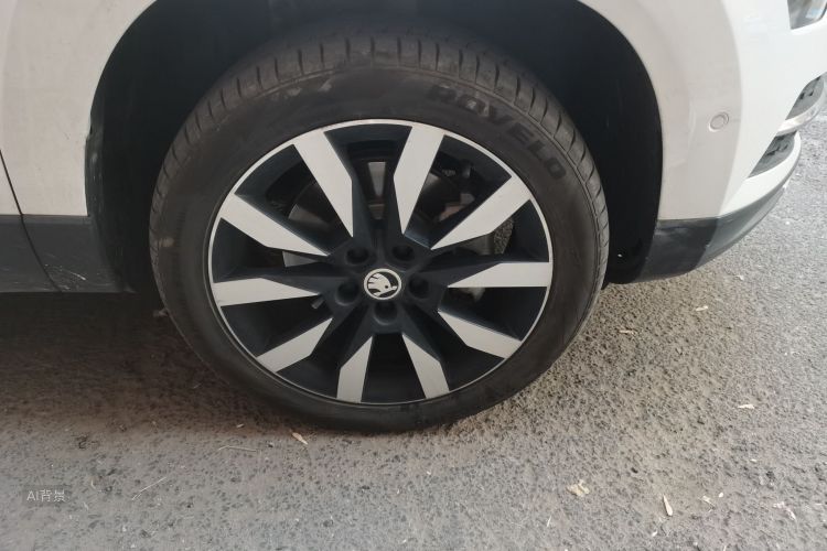 Skoda Karoq 2021 car image #9