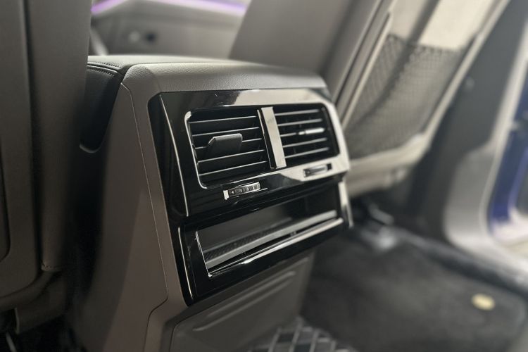 Volkswagen Touareg 2023 car image #9