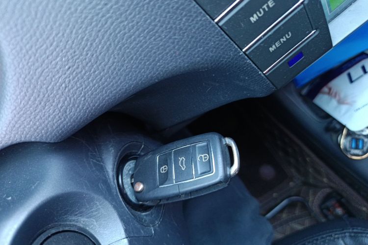 Suzuki Swift 2017 car image #9