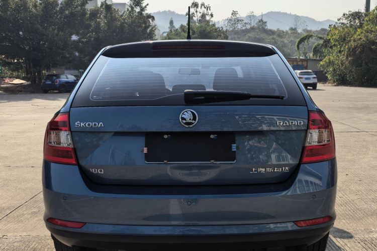 Skoda Rapid Spaceback 2018 car image #9