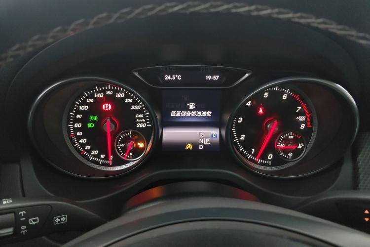 Mercedes-Benz GLA Class 2018 car image #9