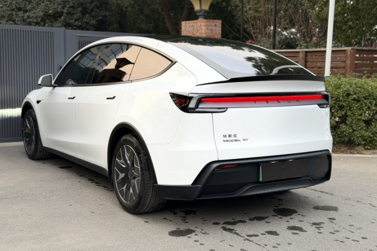 特斯拉 Model Y L 2025 汽车图片 #9