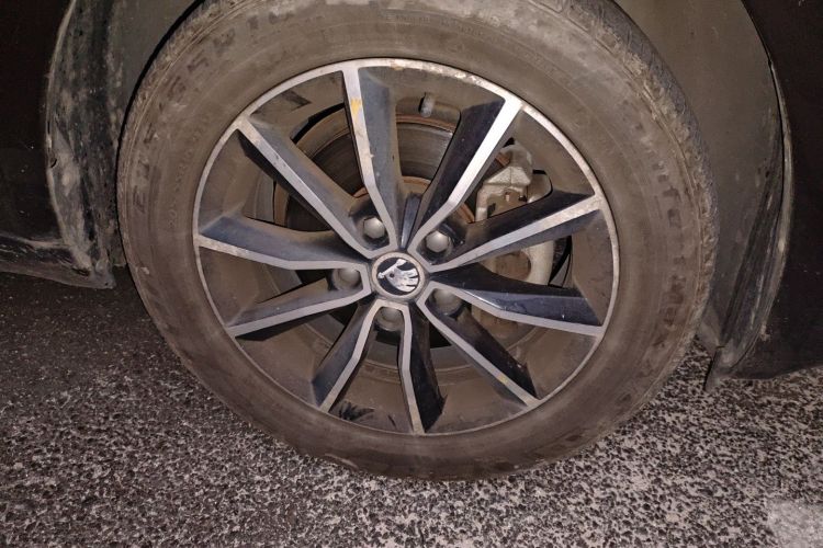 Skoda Octavia 2016 car image #9