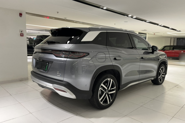 BYD SongL DM-i 2025 #9 BYD SongL DM-i 2025 car image #9