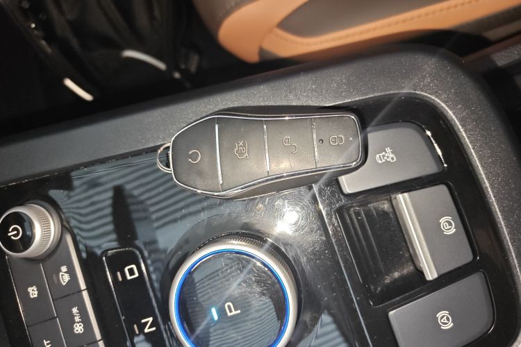 BYD e2 2022 immagine di auto #9