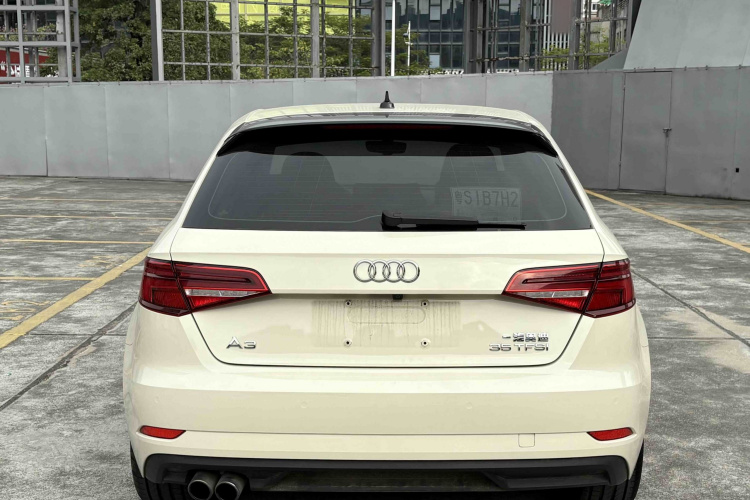 Audi A3 2018 car image #9