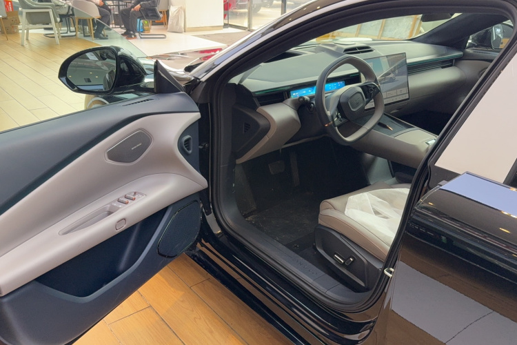 Lynk & Co #9 Lynk & Co immagine di auto #9