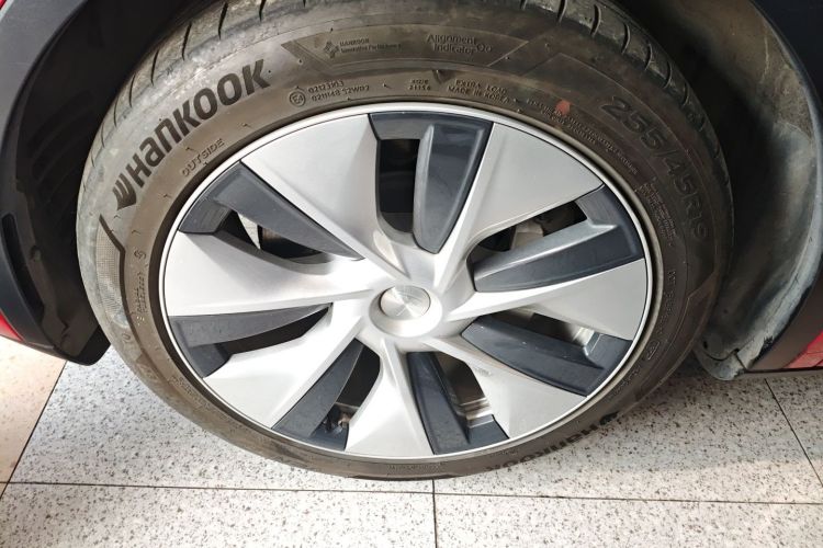 Tesla Model Y 2021 car image #9