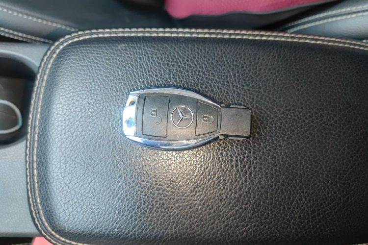 Mercedes-Benz GLA Class 2016 car image #9