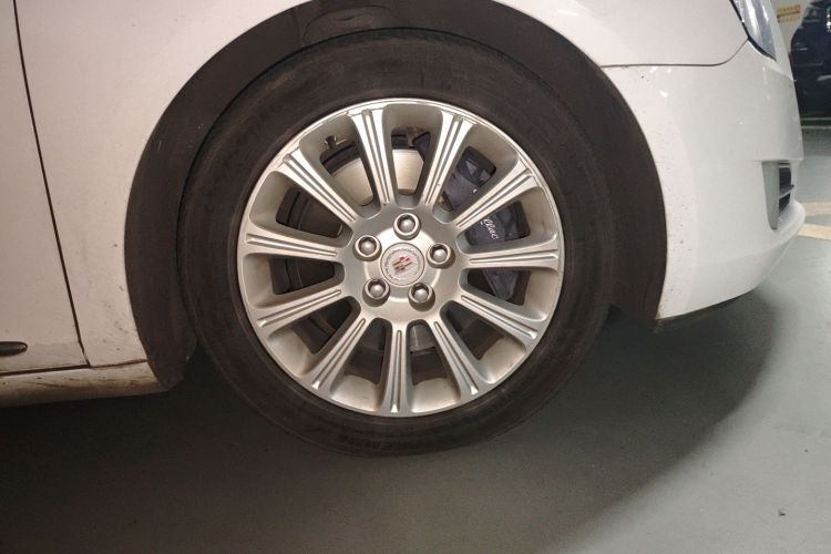 2015 car image #9