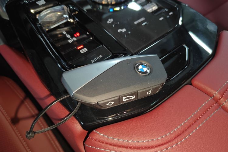 BMW 5 Series 2025 #9 BMW 5 Series 2025 car image #9