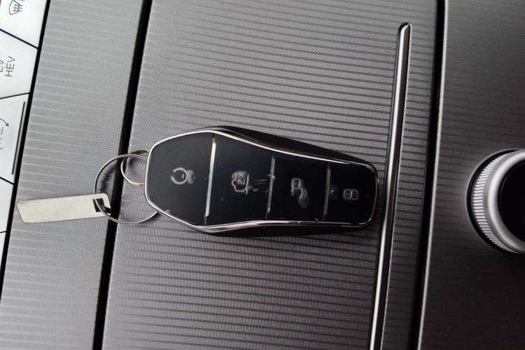 BYD HanL 2025 изображение автомобиля #9