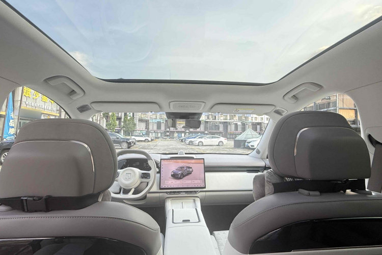 Zeekr 7X 2024 car image #9