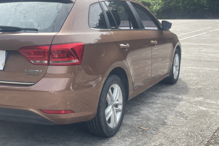 Volkswagen Gran Lavida 2018 immagine di auto #9