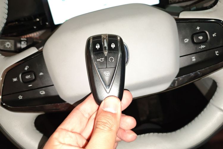 Changan UNI-Z PHEV 2024 #9 Changan UNI-Z PHEV 2024 car image #9