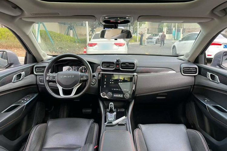 Lynk & Co 02 2019 car image #9