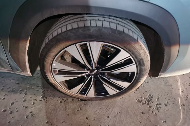 GEELY Boyue L 2025 car image #9