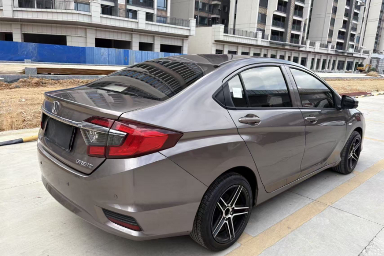 Honda Greiz 2018 صورة سيارة #9