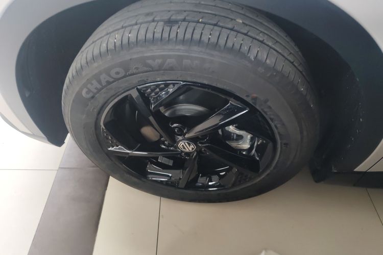 MG ES5 2025 car image #9