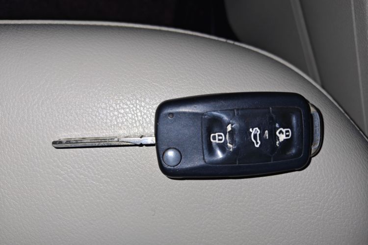 Skoda Rapid 2016 car image #9