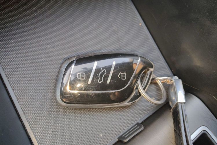 Roewe i5 2023 #9 Roewe i5 2023 car image #9