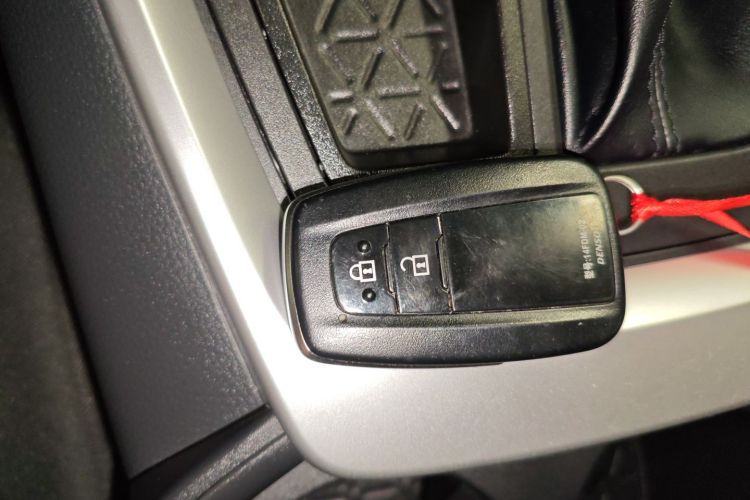 Toyota RAV4 2022 car image #9