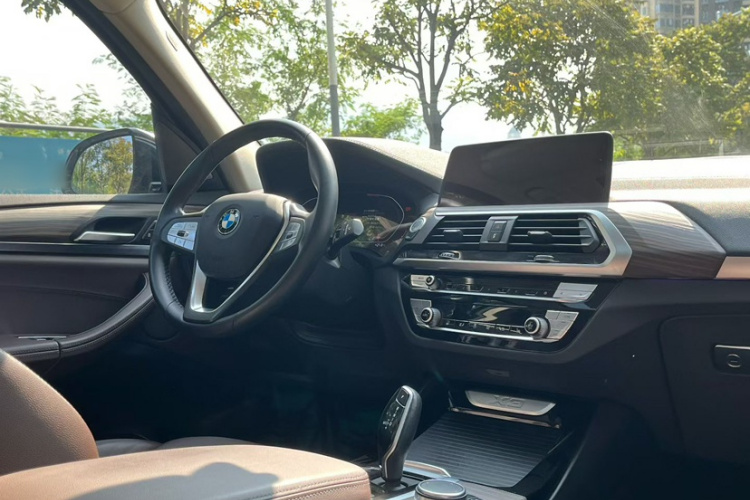 BMW X3 2020 car image #9