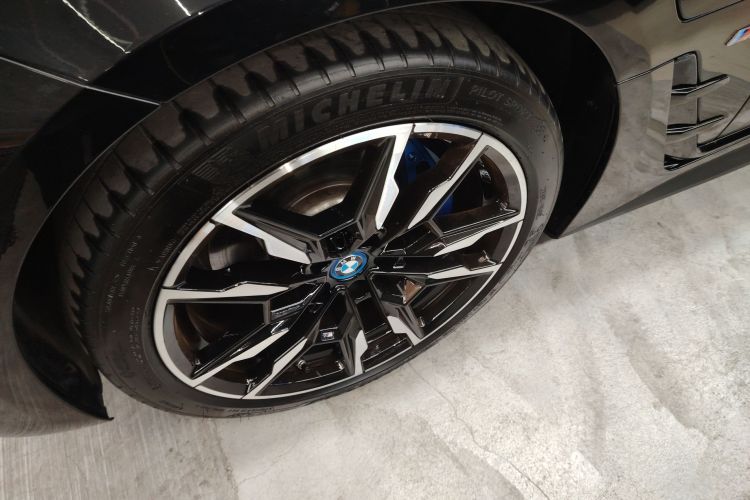 BMW i4 M50 2024 car image #9