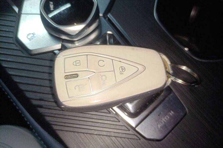 Changan UNI-K iDD 2022 car image #9